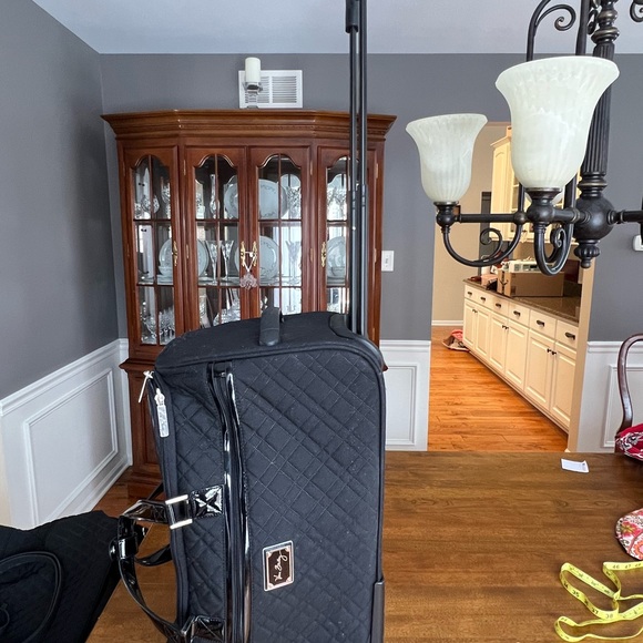 Vera Bradley Black Quilted Travel Roller Bag - Picture 6 of 6